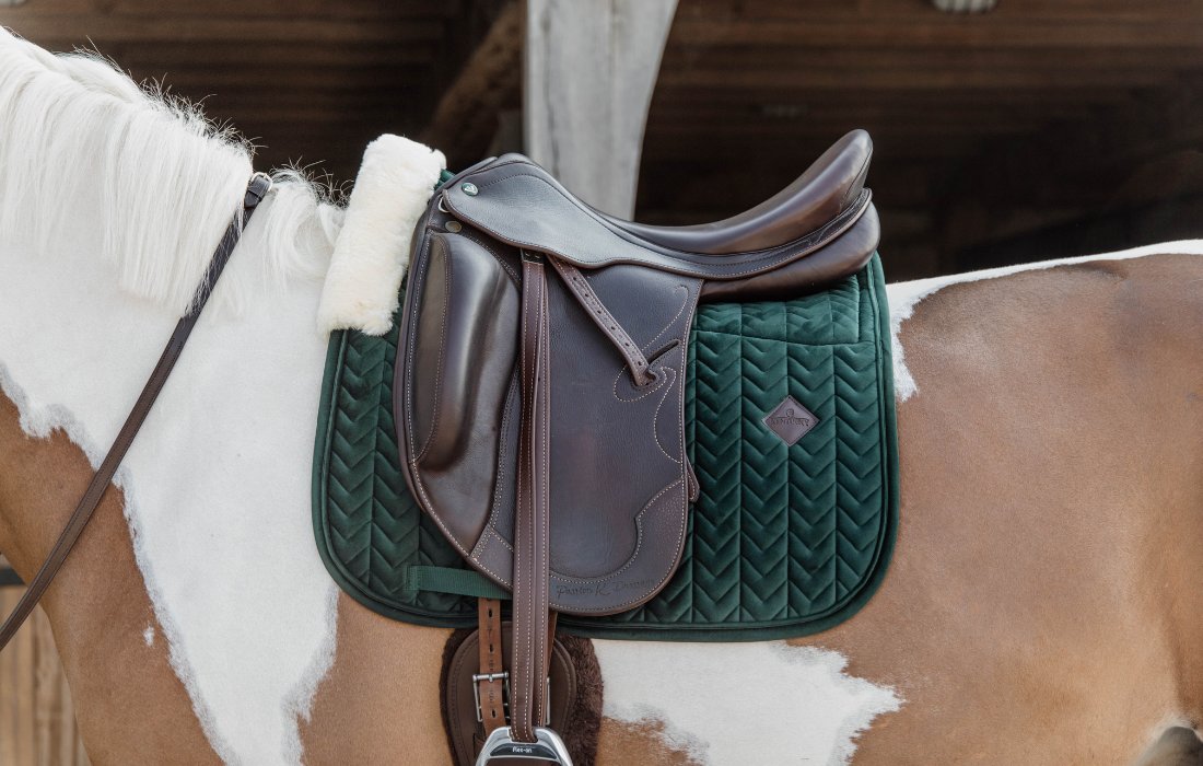 what are close contact saddle pads used for