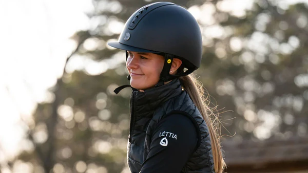 how should a horse riding helmet fit How Should a Horse Riding Helmet Fit? Ensuring Maximum Safety